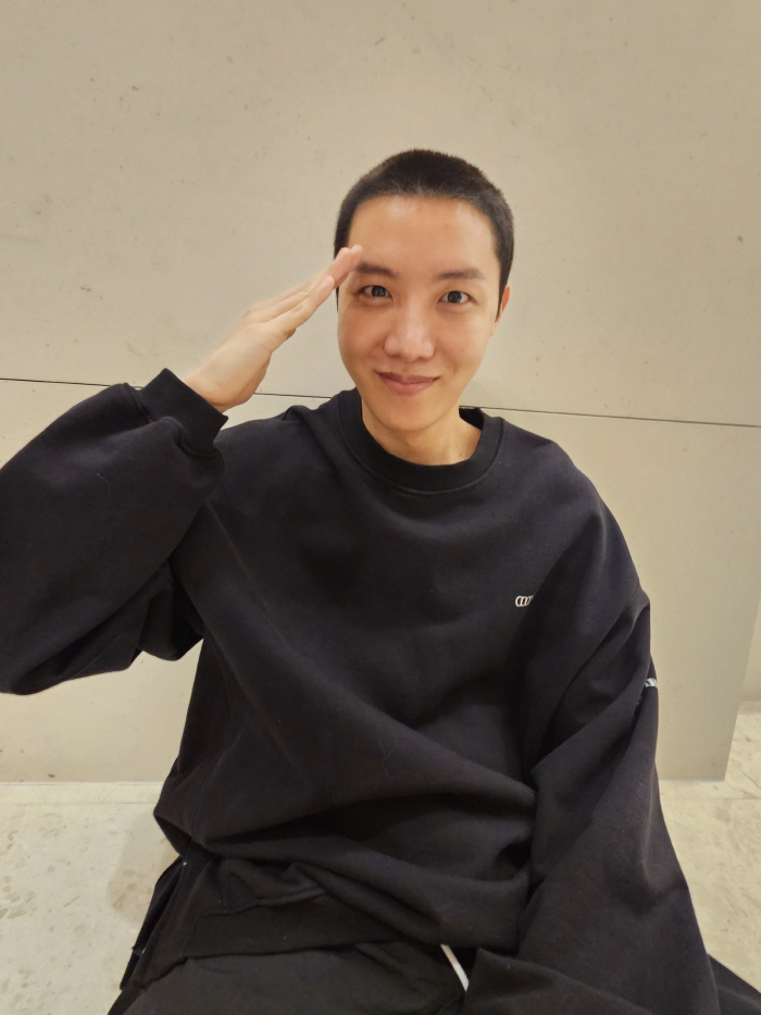[종합] "'군복무' 진도 함께"…BTS 제이홉 조용한 입대, 약속지킨 …