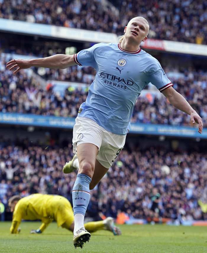 'EPL 38경기 체제 최다 32골' 괴물 홀란드, 그의 특별 비기는 '…