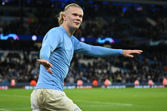 'EPL 38경기 체제 최다 32골' 괴물 홀란드, 그의 특별 비기는 '…