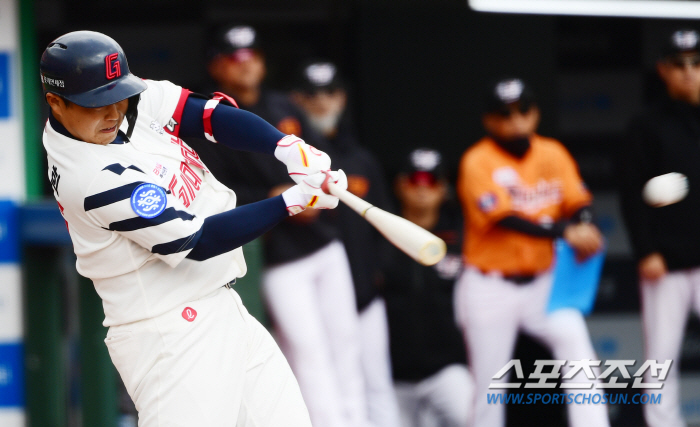 "심플이즈베스트" 0.370→0.158, 이대호 후계자의 반등, 경남고 …