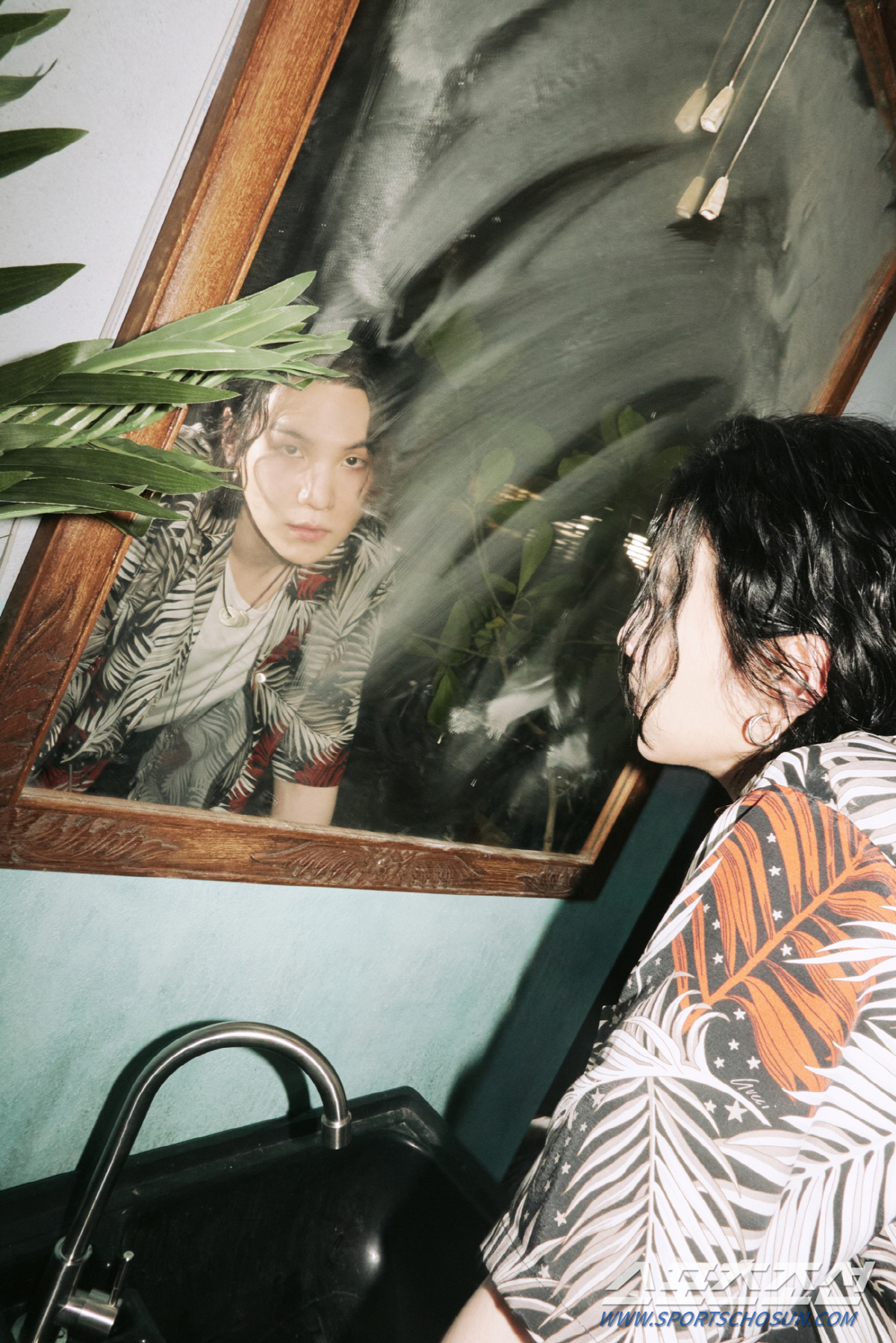 방탄소년단 슈가, '반항아' 잘 어울리네! 'D-DAY' 두 번째 콘셉트…