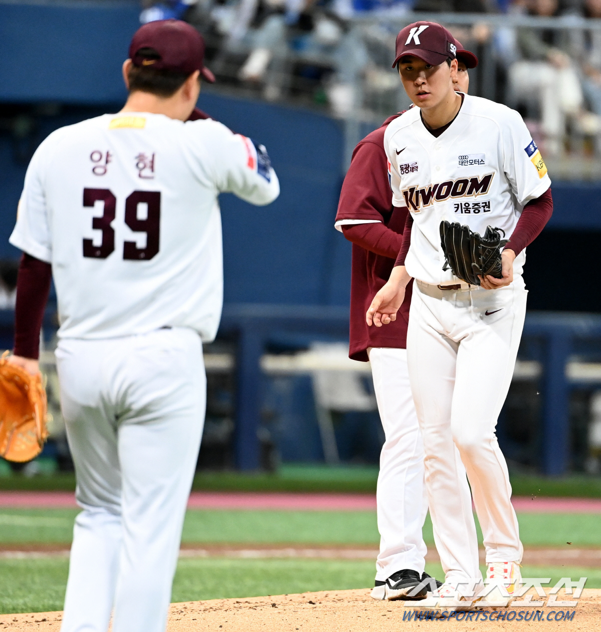 '3실점→6실점' 또 일찍 무너진 9억팔, 안타,볼넷은 첫 등판과 데칼코…