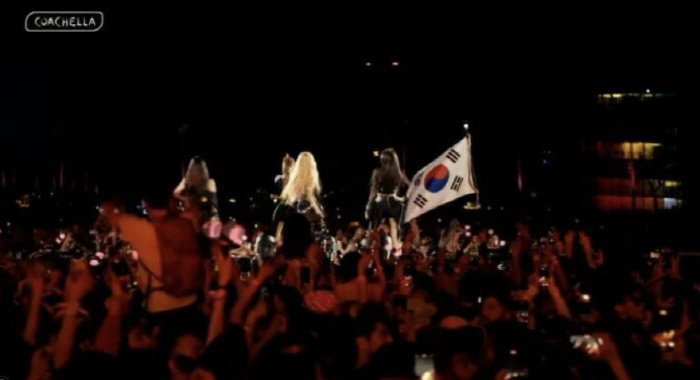 "블랙핑크 '코첼라' 비욘세 이래로 초강력" 美 LA타임즈도 '극찬'