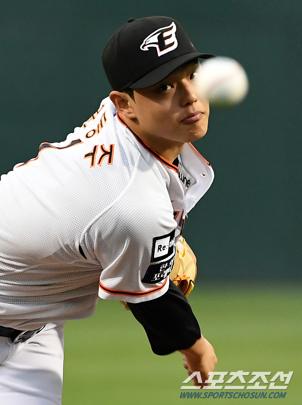 '맞았으면 또 직구' 159km 배짱투 문동주..'무섭게 성장한 독수리'