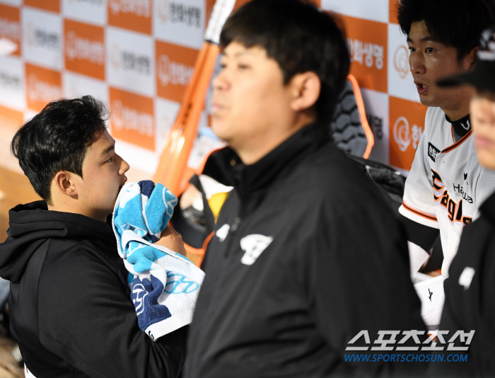 '맞았으면 또 직구' 159km 배짱투 문동주..'무섭게 성장한 독수리'