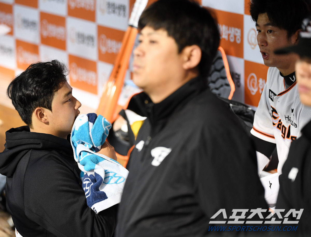 '맞았으면 또 직구' 159km 배짱투 문동주..'무섭게 성장한 독수리'