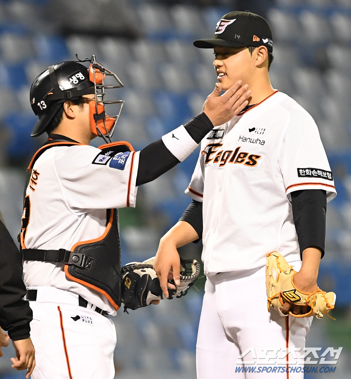 '맞았으면 또 직구' 159km 배짱투 문동주..'무섭게 성장한 독수리'