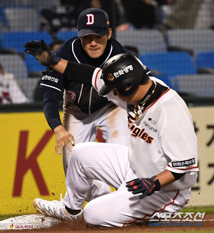 ‘야구는 센스다’ 3루수 노시환 페이크 동작에 허 찔린 주자 안재석..'…