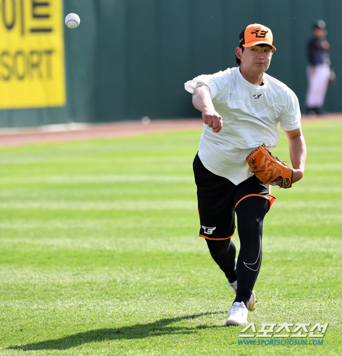 '볼 너무 좋은데!' 1군 콜업 슈퍼루키 김서현..'불안한 한화 뒷문에 …