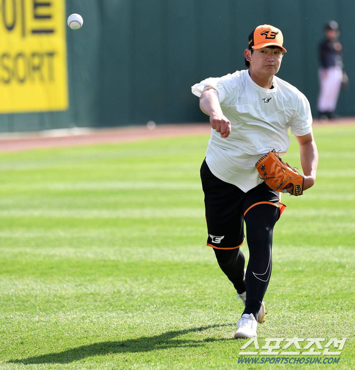 '볼 너무 좋은데!' 1군 콜업 슈퍼루키 김서현..'불안한 한화 뒷문에 …