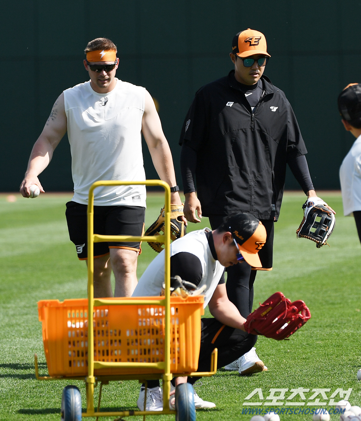 '오그레디 힘내!' 따듯한 마음 전한 수베로 감독과 이글스 동료들..'남…