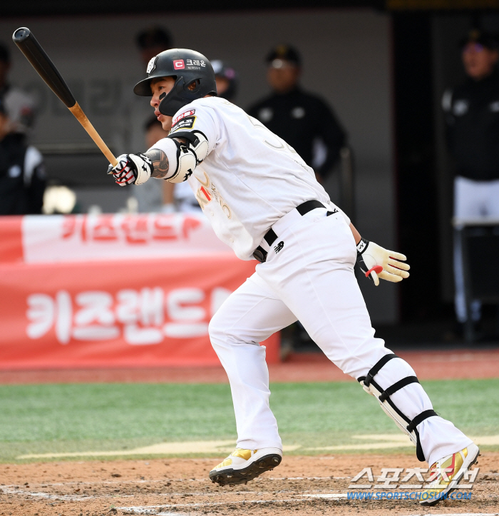 '박병호 멀티히트+엄상백 첫승' KT, 마법같은 3연승…SSG 4연패 수…