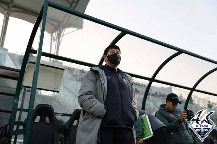 [현장 인터뷰]'무패' 고정운 김포 감독의 미소 "백업 선수들이 믿음에 …