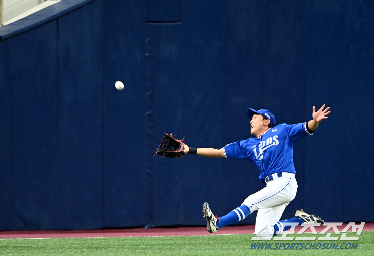 '퍼펙트 한 대기록' 앞둔 베테랑 좌완 위해 집중력 발휘한 젊은사자들, …