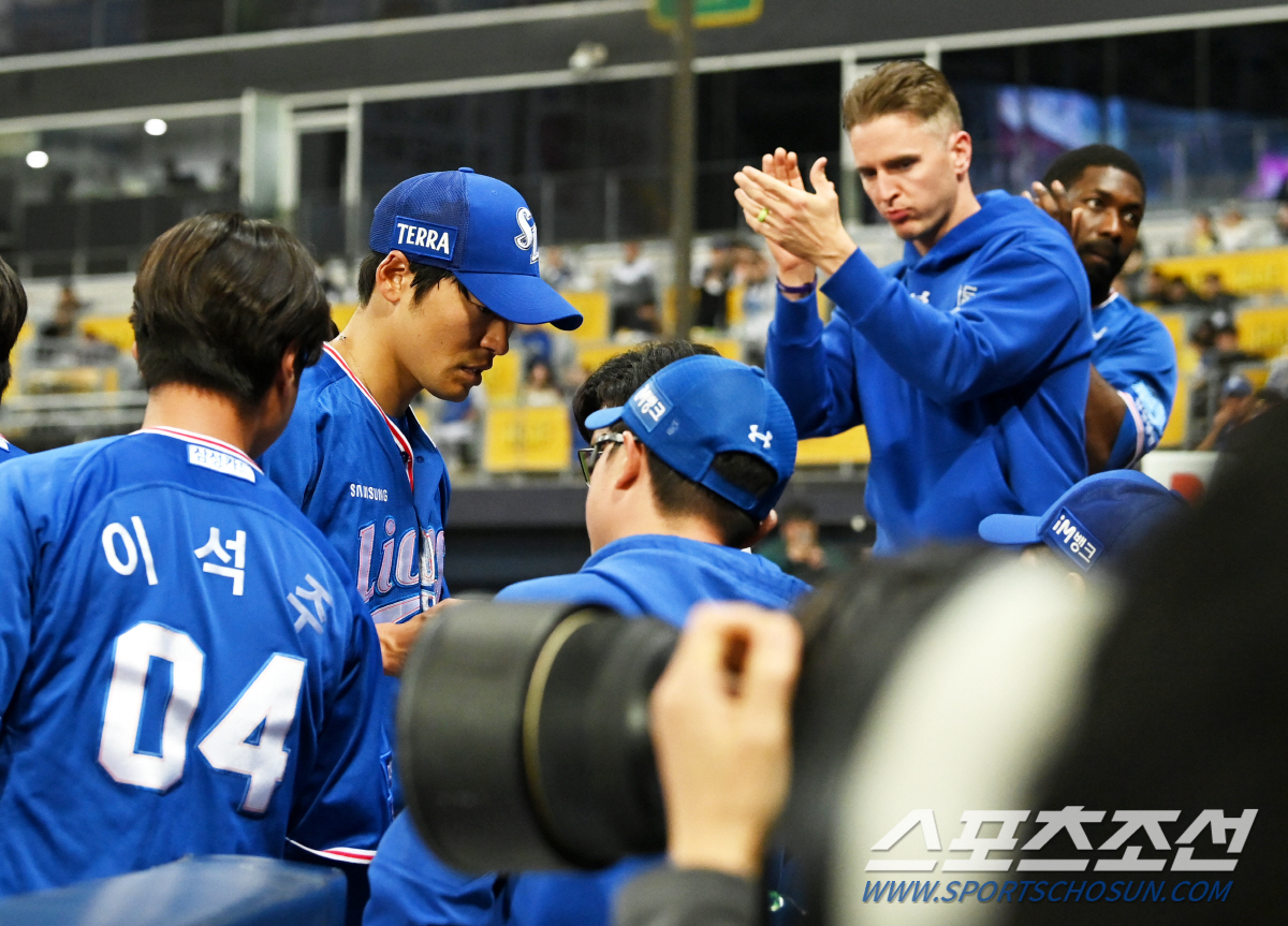'퍼펙트 한 대기록' 앞둔 베테랑 좌완 위해 집중력 발휘한 젊은사자들, …