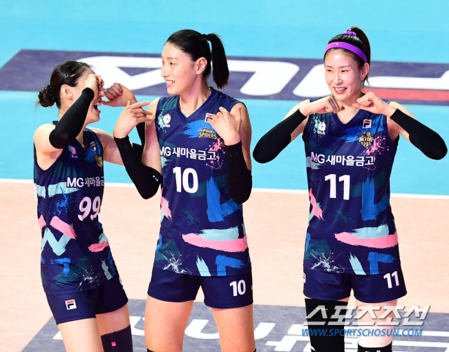 김수지, 6시즌만의 흥국생명 복귀 확정…김연경과 '절친 케미' 기대 [공…