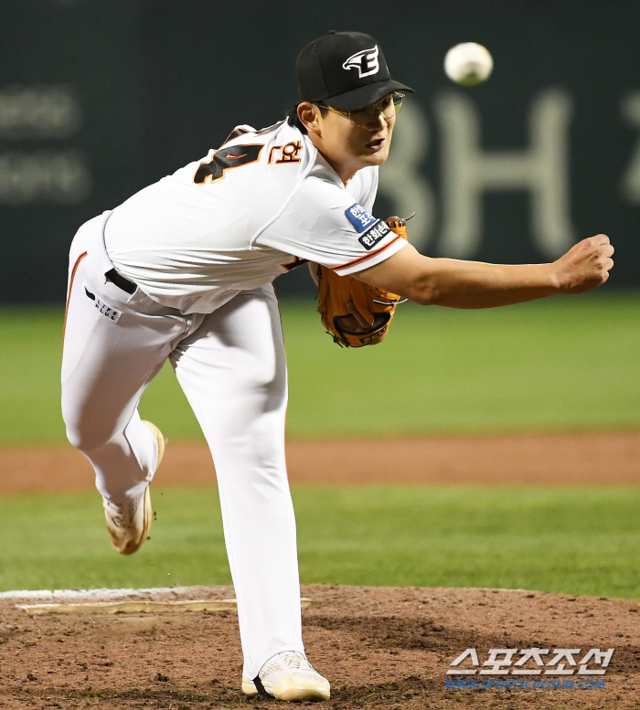 "홈런 맞는 꿈 꿨어요"…160㎞ 던진 '특급루키'도 데뷔전은 떨렸다