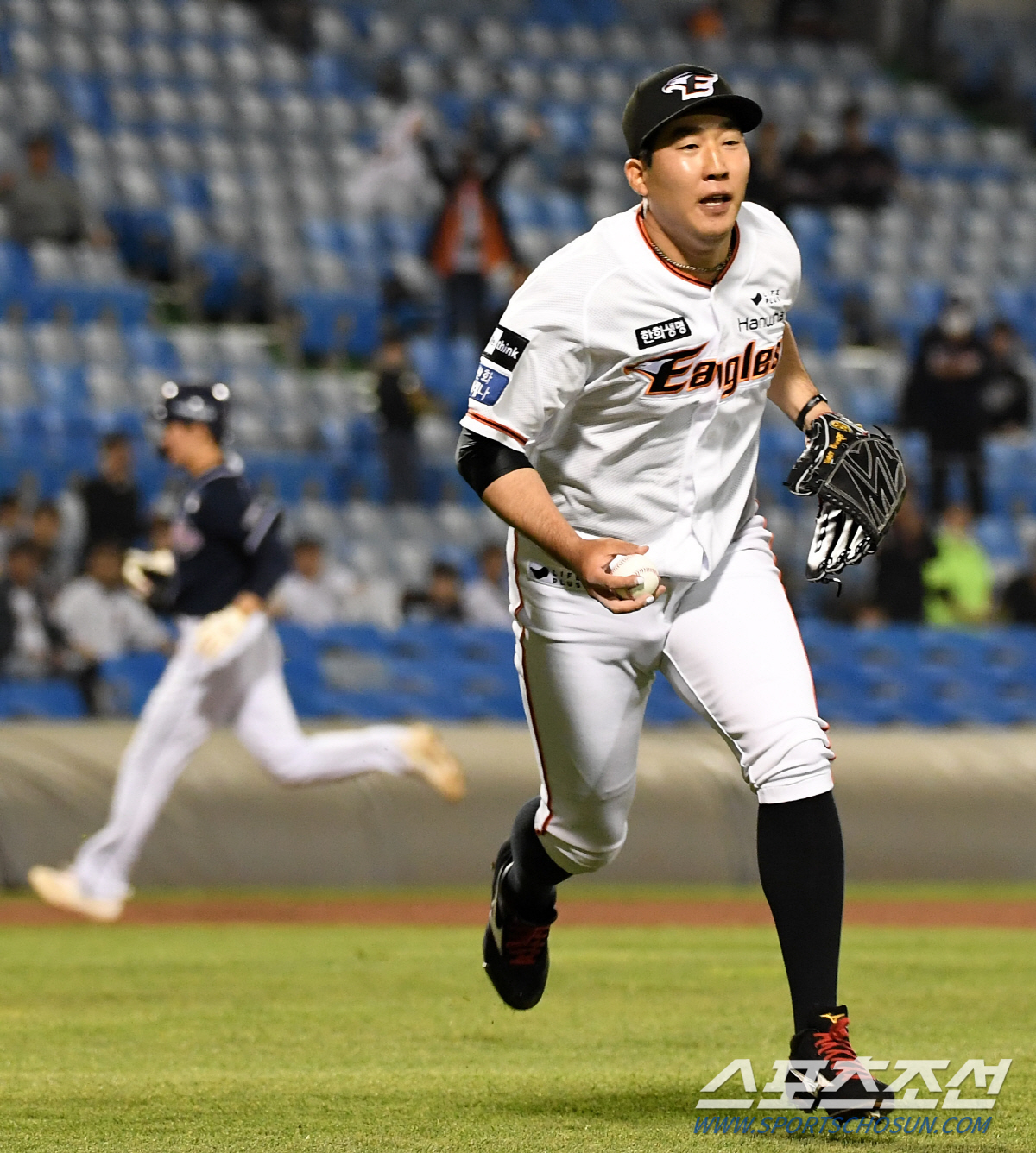 "이제 뒷문 걱정 안 해도 되나" 돌고돌아 '마무리'는 박상원, '158…