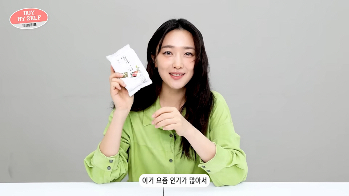 "맥주 한잔할 때 딱"…표예진, 요즘 푹 빠졌다는 '대세' 이것  뭘까