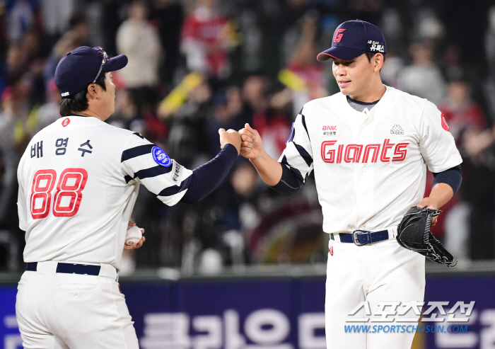 '렉스 투런+한동희 솔로포+김진욱 쾌투' 롯데, KIA 잡고 위닝시리즈 …