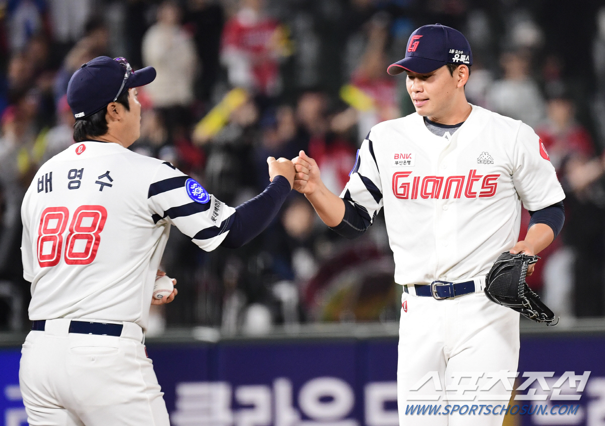 '렉스 투런+한동희 솔로포+김진욱 쾌투' 롯데, KIA 잡고 위닝시리즈 …
