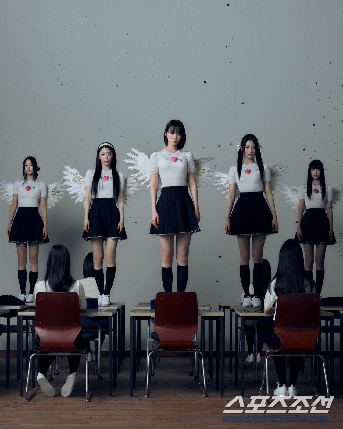 [SC초점] "美 레전드 나일로저스까지"…르세라핌, 판 제대로 키운 컴백