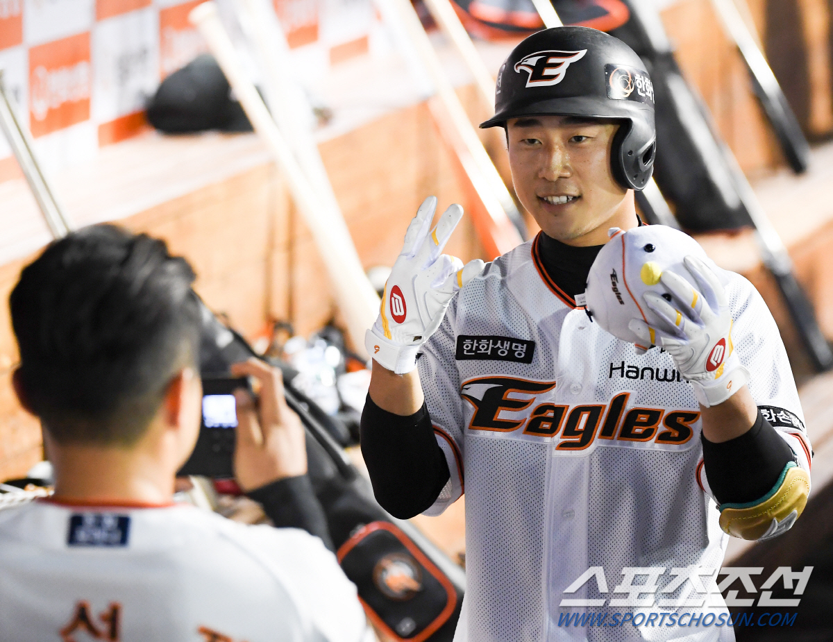 9타수 무안타→첫 홈런…짜릿했던 '우투수 공포 극복기'