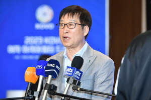 '태국 세터' 폰푼 지명한 김호철 IBK 감독 