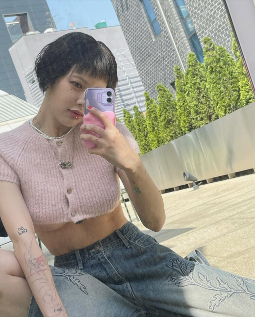현아, 이쯤되면 노출 중독? 아찔한 밑가슴 노출 패션→앙상 갈비뼈까지