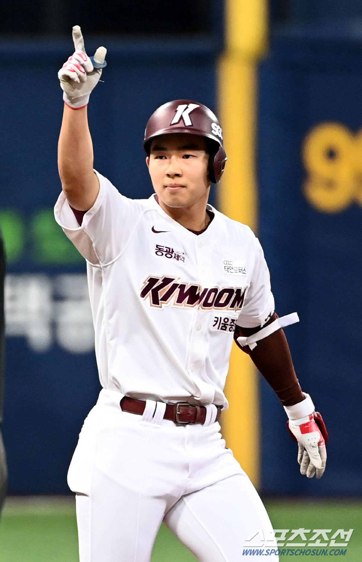 '덕아웃까지 들어갈 기세' 펜스 타고 잡아낸 김휘집 슈퍼캐치에 상대팀은 …