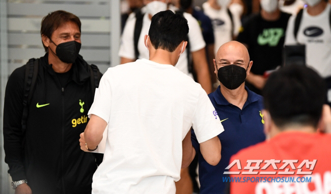 "케인, 다음 시즌에도 SON과 함께 간다" 레비 회장, '공개발언'이 …