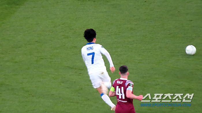 [UECL현장]'홍현석 헨트 선제골 시작적' 헨트 1-1 웨스트햄 전반 …