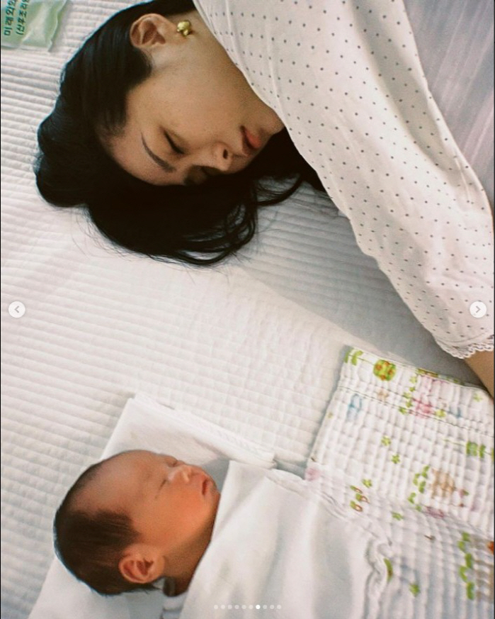 허니제이, 카리스마 실종된 '딸맘' 미소 "세식구가 함께여서 행복"