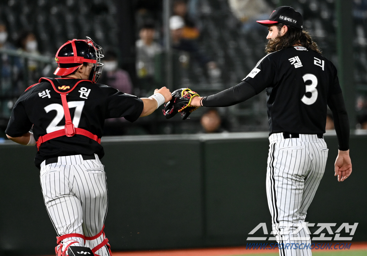 "강남이 만큼…" 홈런 1위 등극에도 웃지 못한 65억 포수의 두가지 스…