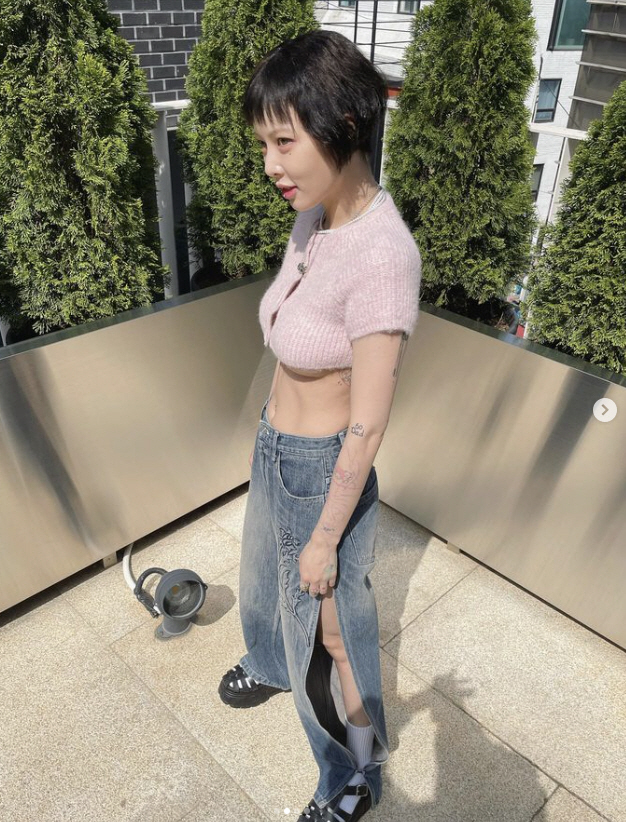 현아, 파격의 언더붑...갈비뼈 드러난 앙상 몸매 '어쩌나'