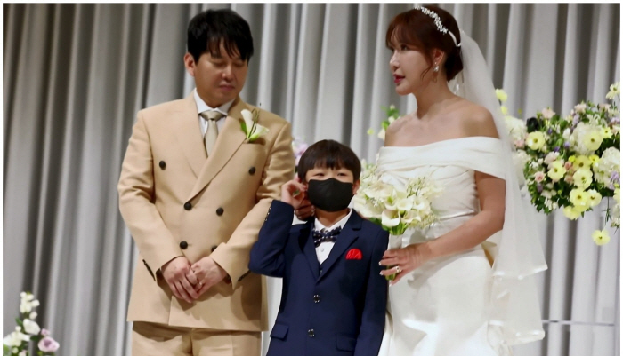 윤기원♥이주현, 결혼식…성시경·박효신도 물리친 첫번째 축가는?('조선의사…
