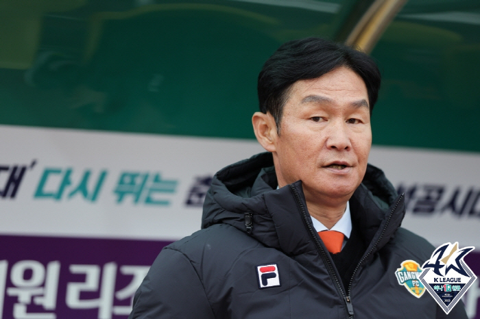 최용수 강원 감독 "(양)현준아, 손흥민 김민재가 쉽게 그 자리에 오른 …
