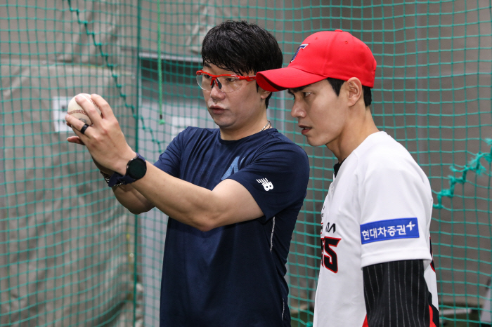 시구가 빈볼→벤클? 구자욱, 마운드 향해 돌진...'선생님' 양현종의 파…