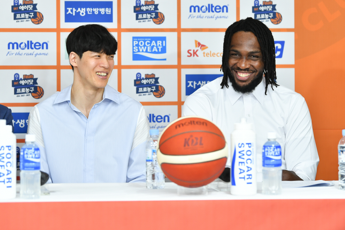 "워니는 어떻게 막을래" 주인공 워니, 커리 가상대결 답변 "50점 넣는…