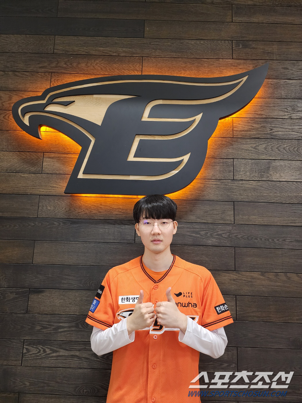[대전현장]시구 나선 'LoL' 스타 '바이퍼', 한승주가 시구 지도 자…
