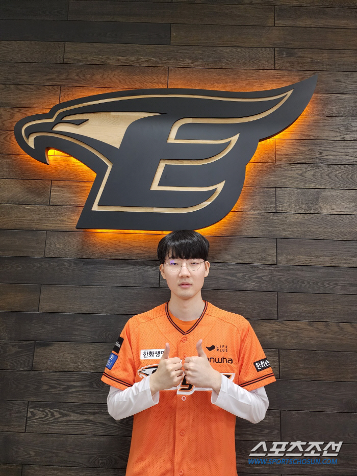 [대전현장]시구 나선 'LoL' 스타 '바이퍼', 한승주가 시구 지도 자…