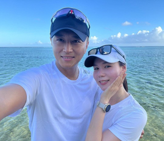 '2세 준비' 진태현, ♥박시은 향한 애정 "사랑하는 아내 손 꼭잡고"