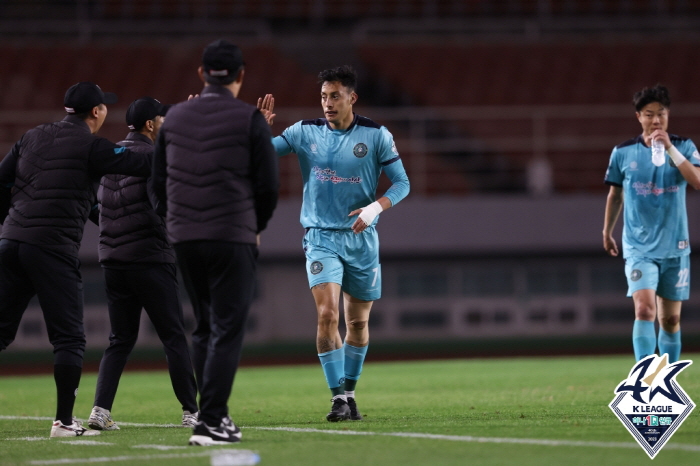 경남 8경기 무패, 충남아산과 극적 2대2 무승부…'안재준 2골-1도움'…