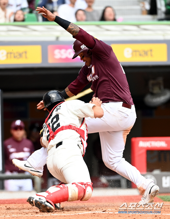 '발 재간 살아있네~' KBO 2회차 외인의 홈플레이트 앞 급브레이크, …