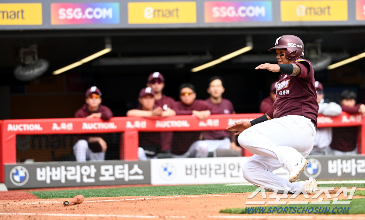 '발 재간 살아있네~' KBO 2회차 외인의 홈플레이트 앞 급브레이크, …