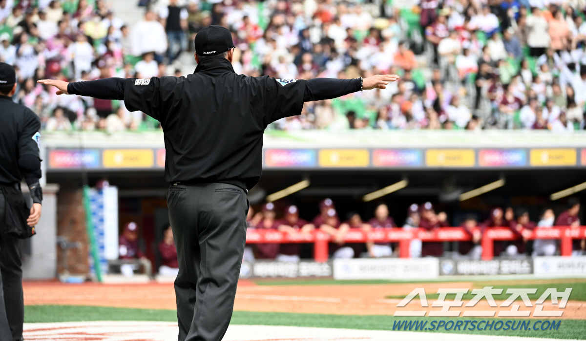 '발 재간 살아있네~' KBO 2회차 외인의 홈플레이트 앞 급브레이크, …
