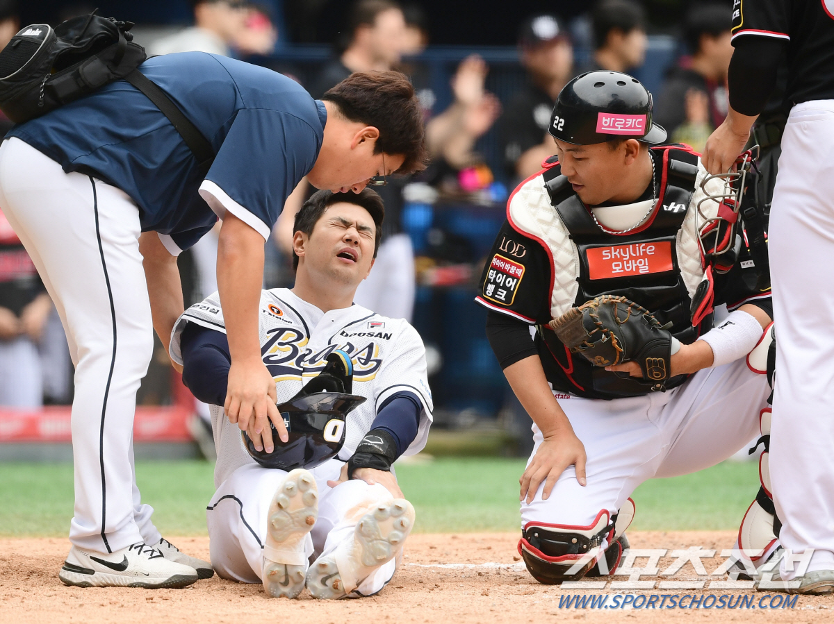 '아웃 기념구라니~'  기진 맥진 김재환을 빵 터지게 한 장성우의 넉살 …
