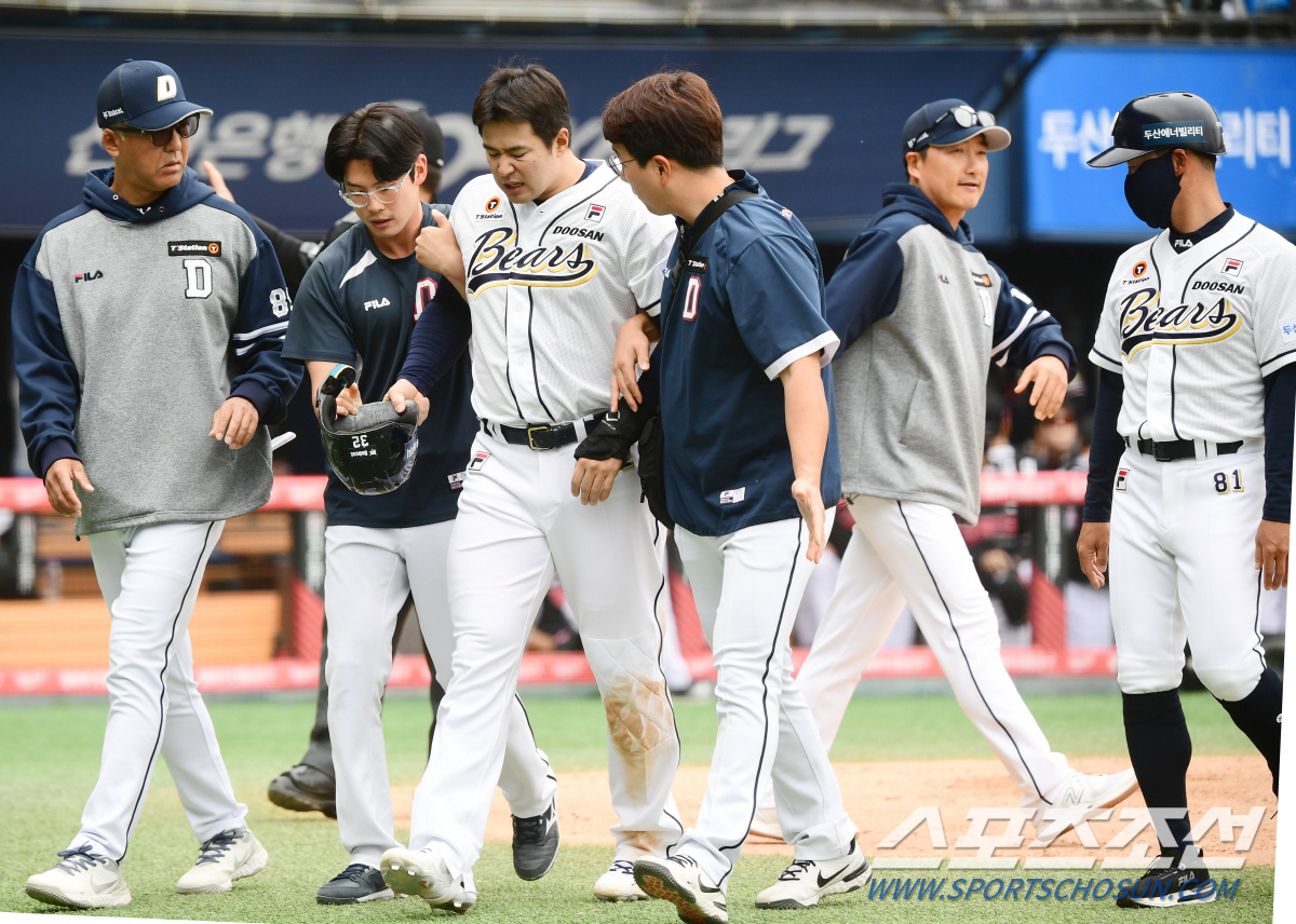 '아웃 기념구라니~'  기진 맥진 김재환을 빵 터지게 한 장성우의 넉살 …