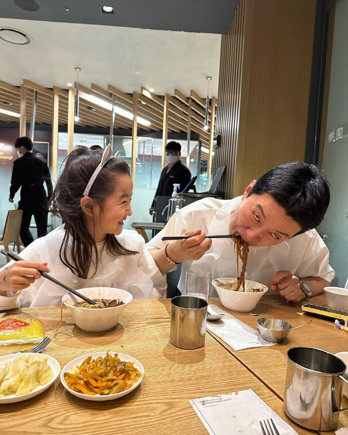 인교진, 흰자위 희번덕거리자…♥소이현도 콧김 내뿜었다