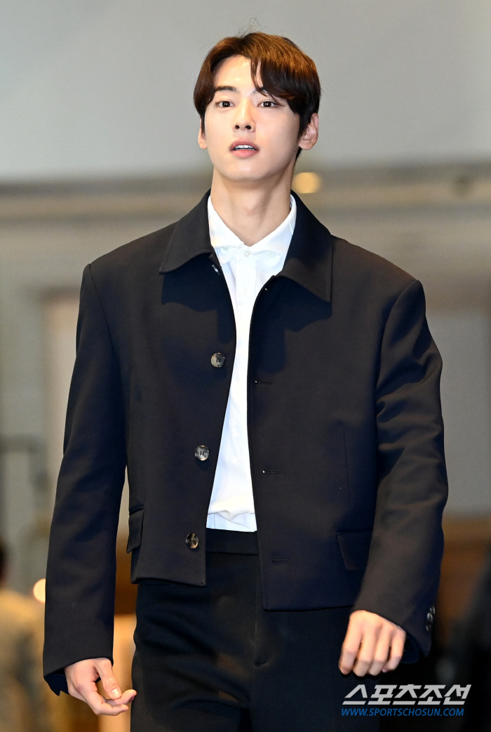 [공식] 故 문빈 보낸 차은우, 해외 스케줄 정상소화 "심도 깊은 논의"…